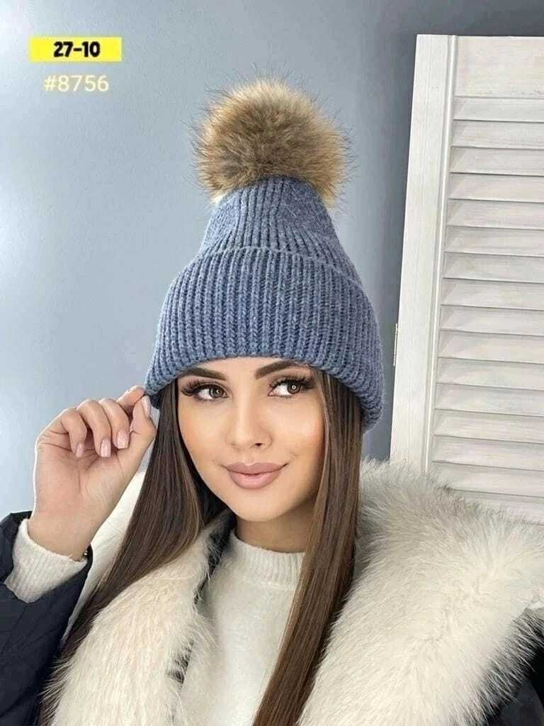 вязаная шапка с натуральным мехом,женская вязанная шапка,шапка с помпоном натуральным,вязаная шапка,шапка с натуральным мехом