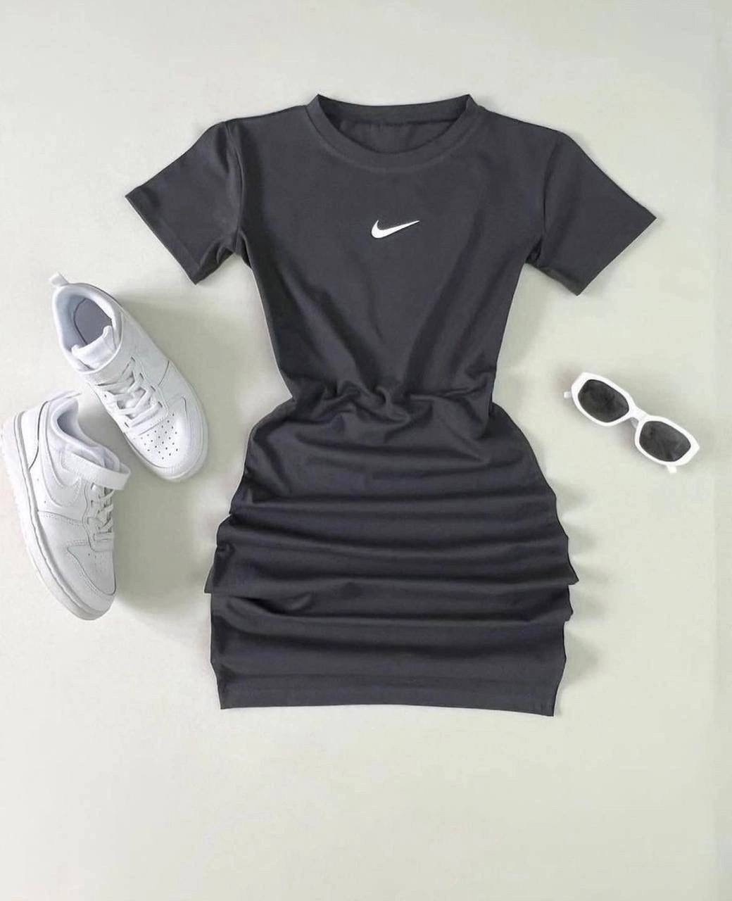 платье в спортивном стиле,спортивное платье,платье найк черное,черное спортивное платье,женские платья nike