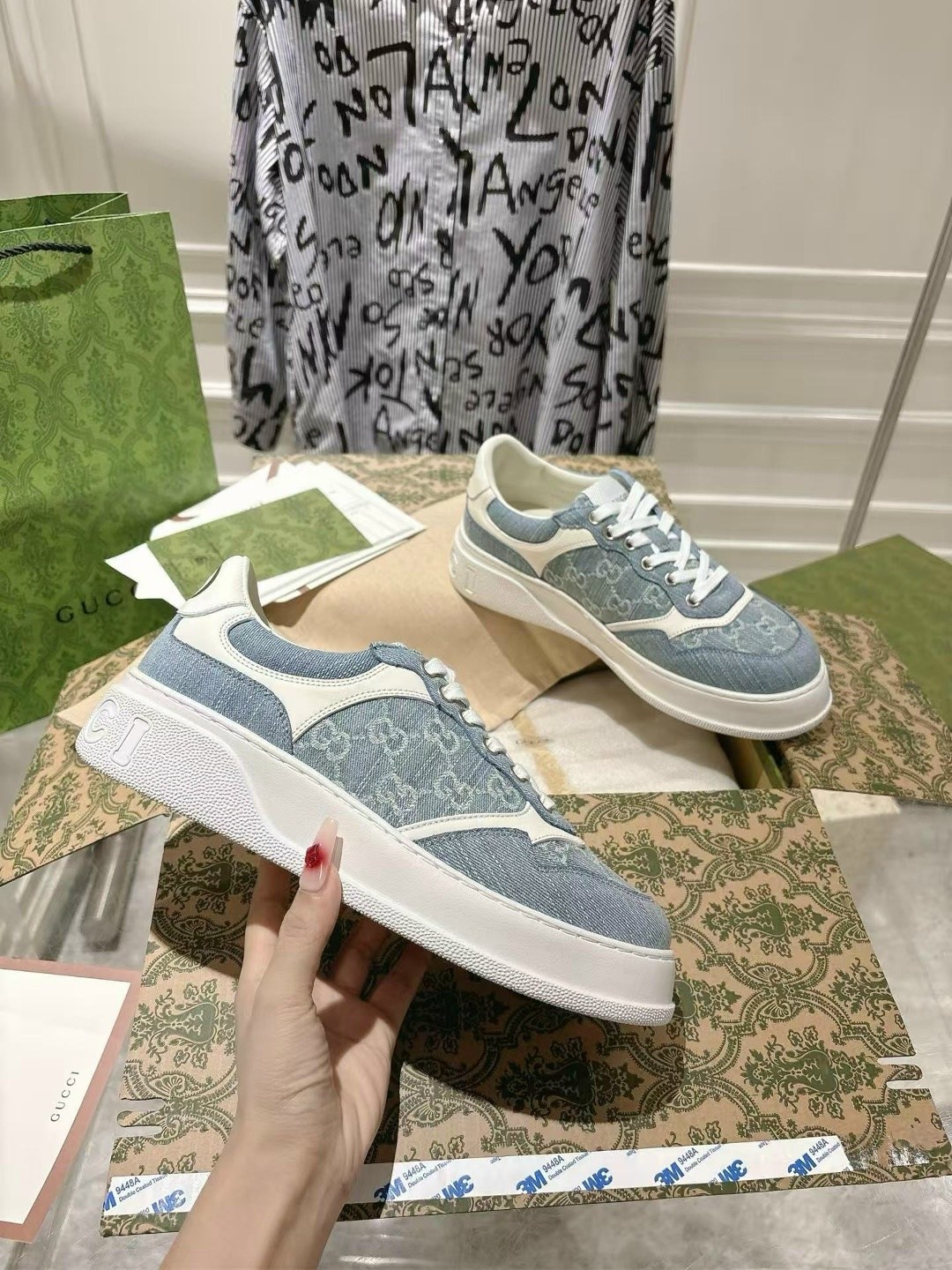 ,кроссовки gucci,кроссовки женские gucci,модные кроссовки,спортивная