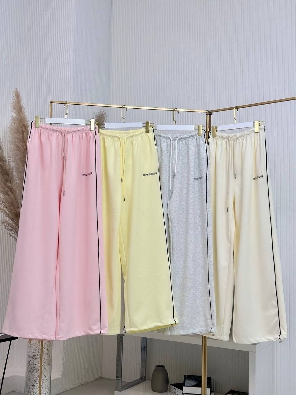 серые спортивные штаны женские,серые спортивные штаны,спортивные брюки,спортивные штаны,женские спортивные брюки