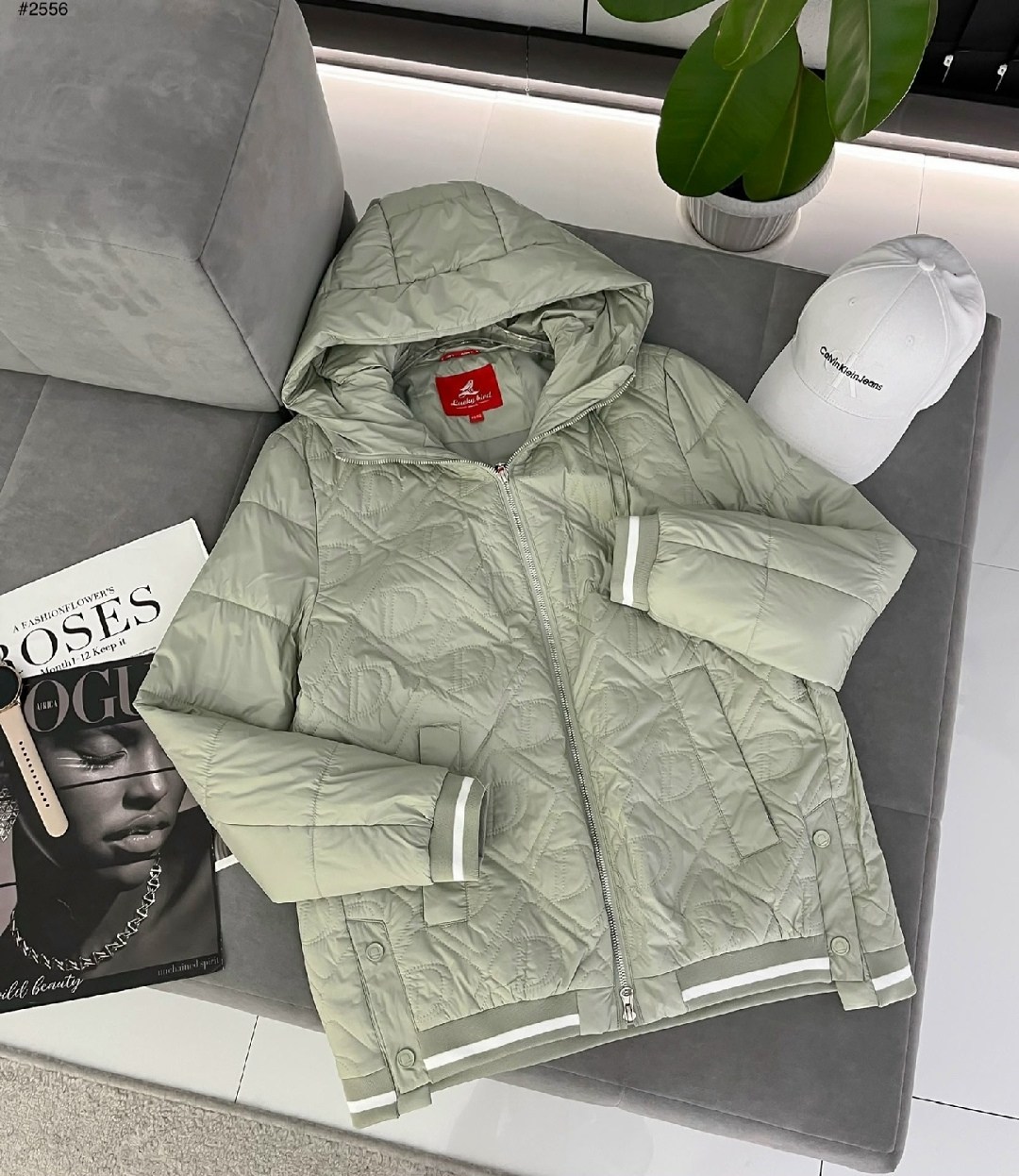 куртка на тонком синтепоне,демисезонная куртка,куртка женская,стильная куртка,куртка бомбер