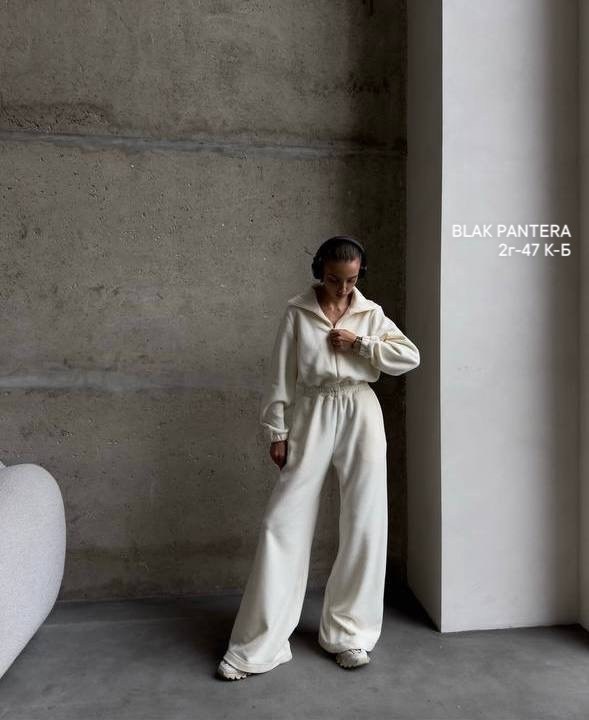 костюм молочный,костюм белый,стильные костюмы,комбинезон на флисе,спортивные костюмы женские