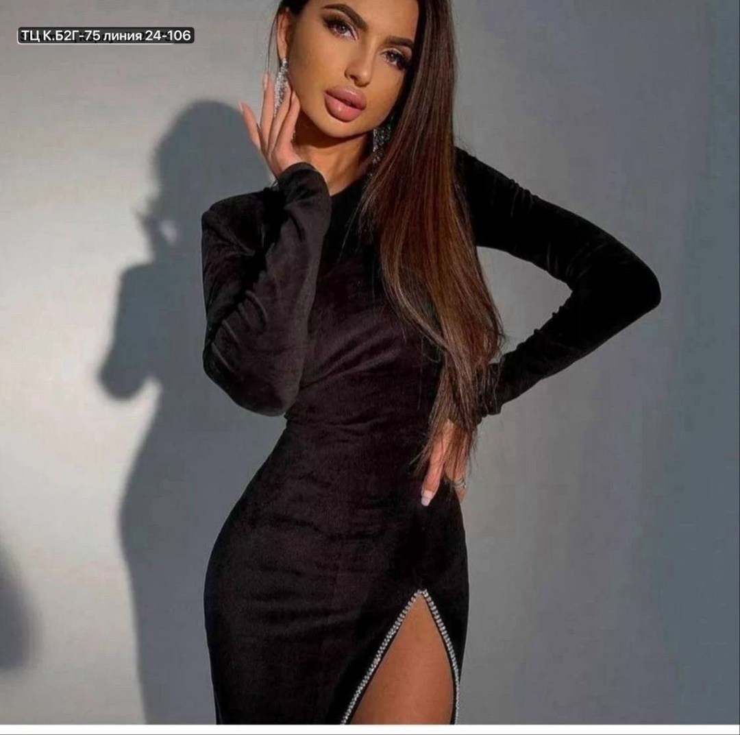 платья из бархата,бархатное платье с разрезом,бархатное платье,платье велюр,черное бархатное платье