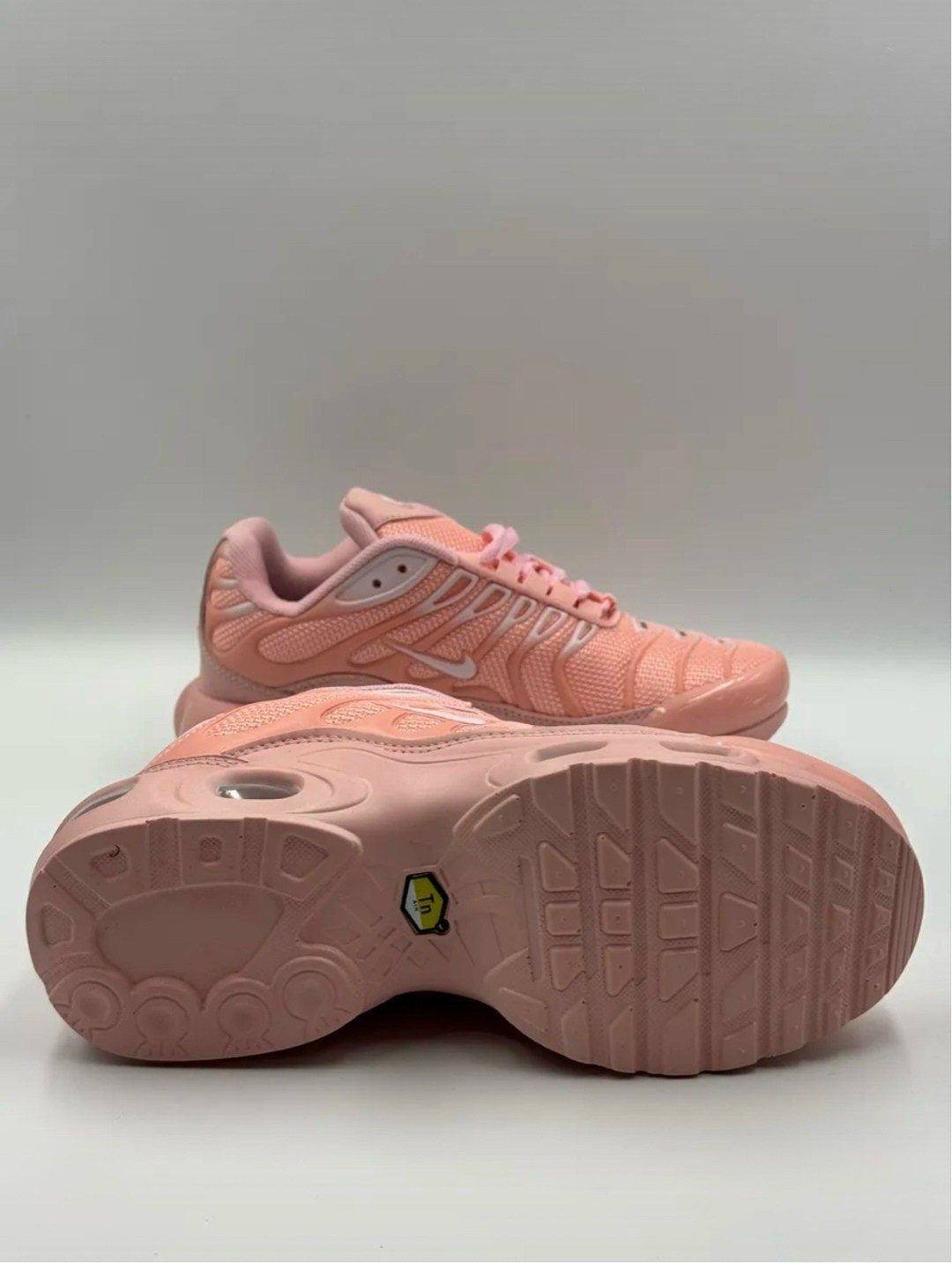nike air max tn plus pink,nike air max plus pink,nike air max plus tn,женские кроссовки nike air max plus,nike air max plus