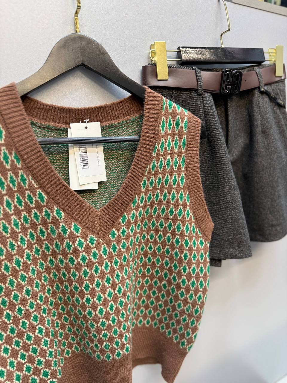 женский вязаный жилет,жилет вязаный,вязаная жилетка,вязаная безрукавка,трикотажный жилет