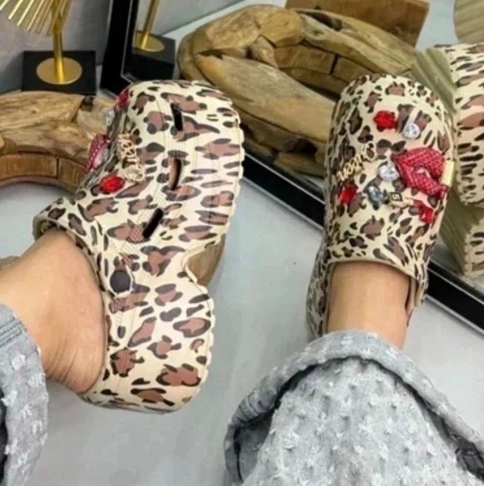 ,шлепки crocs,кроксы женские,crocs женские,шлепанцы crocs