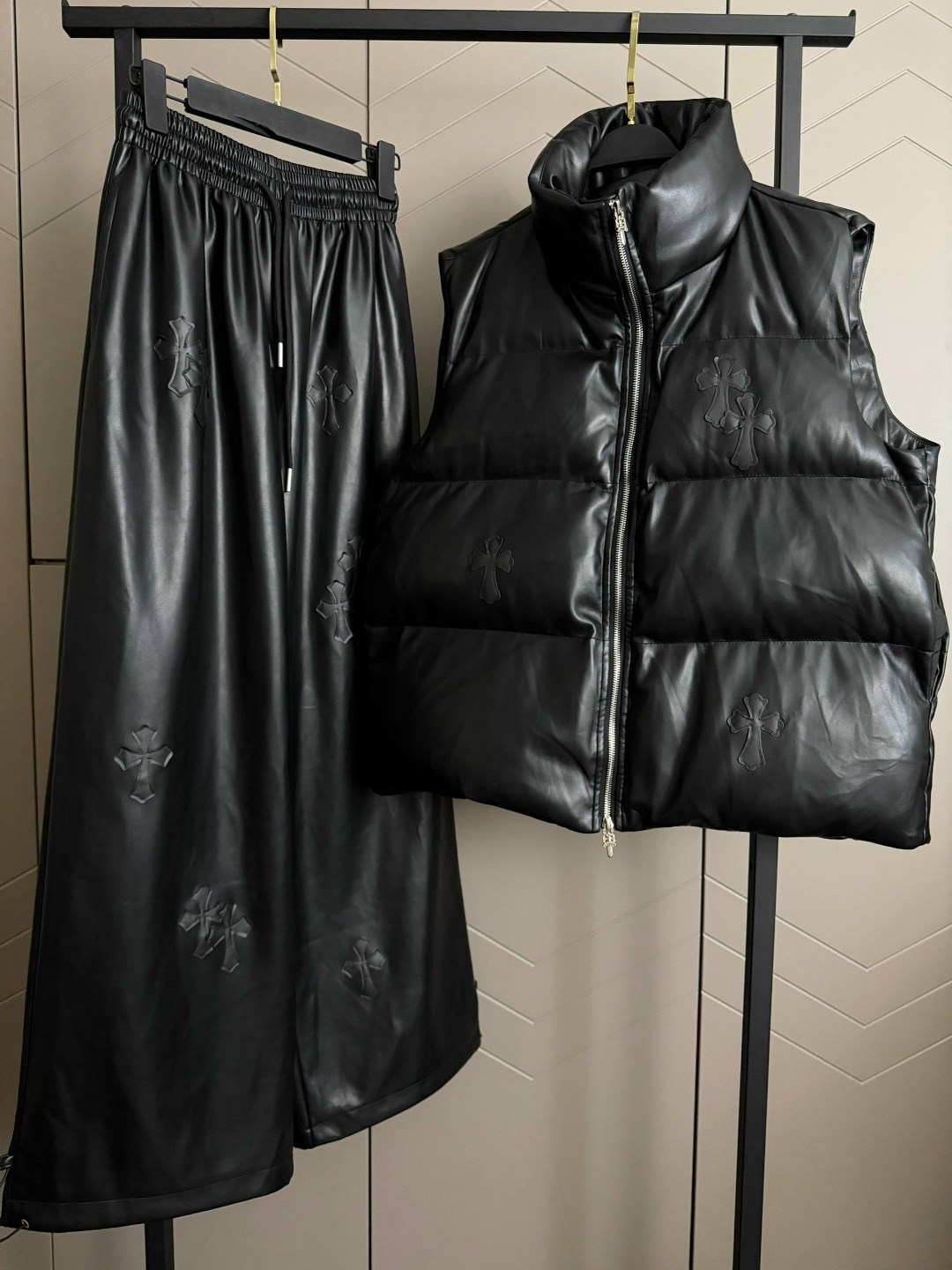 брюки широкие,брюки из экокожи,брюки палаццо из экокожи,кожаные брюки женские