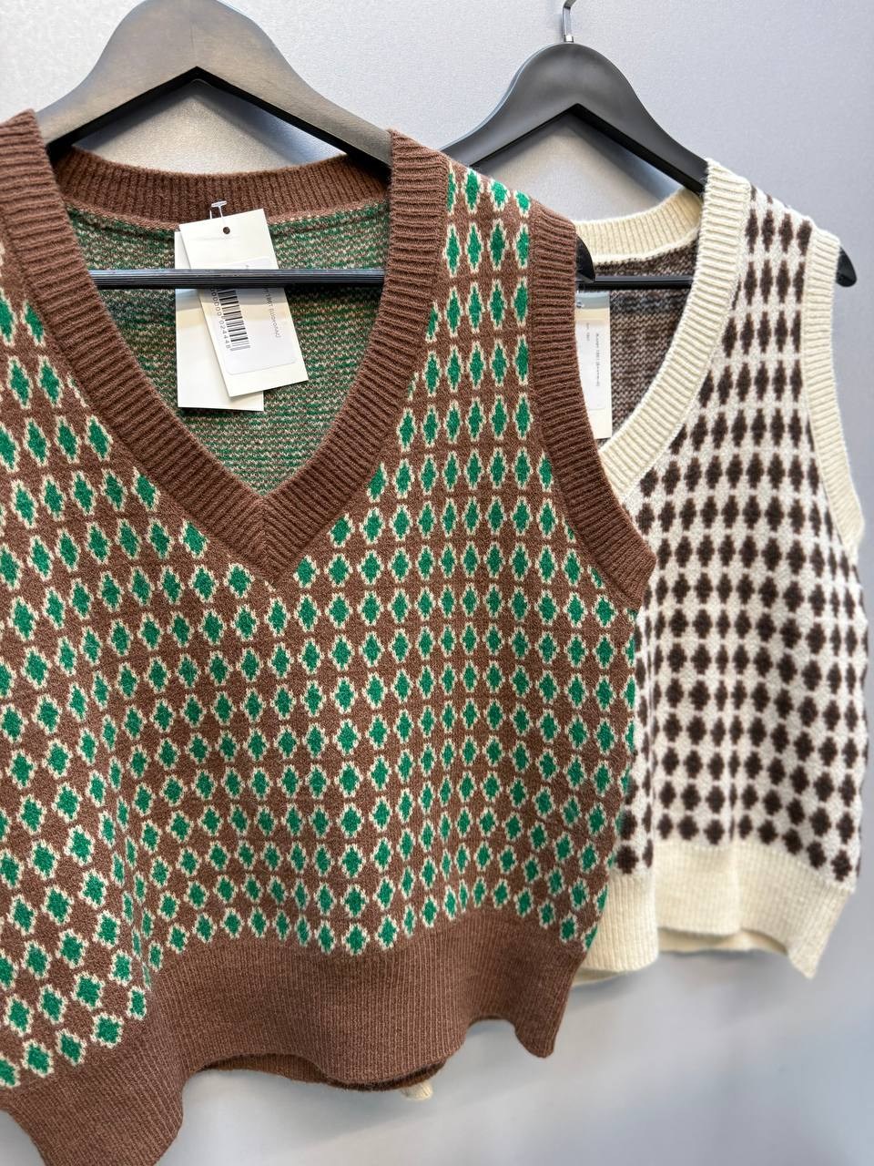 женский вязаный жилет,жилет вязаный,вязаная жилетка,вязаная безрукавка,трикотажный жилет