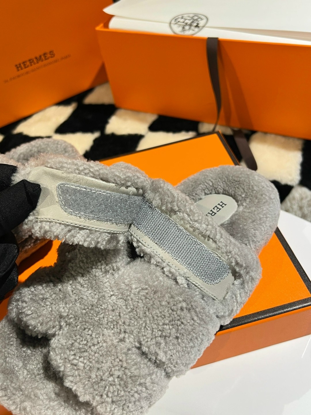 тапочки хермес женские,,модные тапочки,шлепки меховые hermes,тапочки hermes