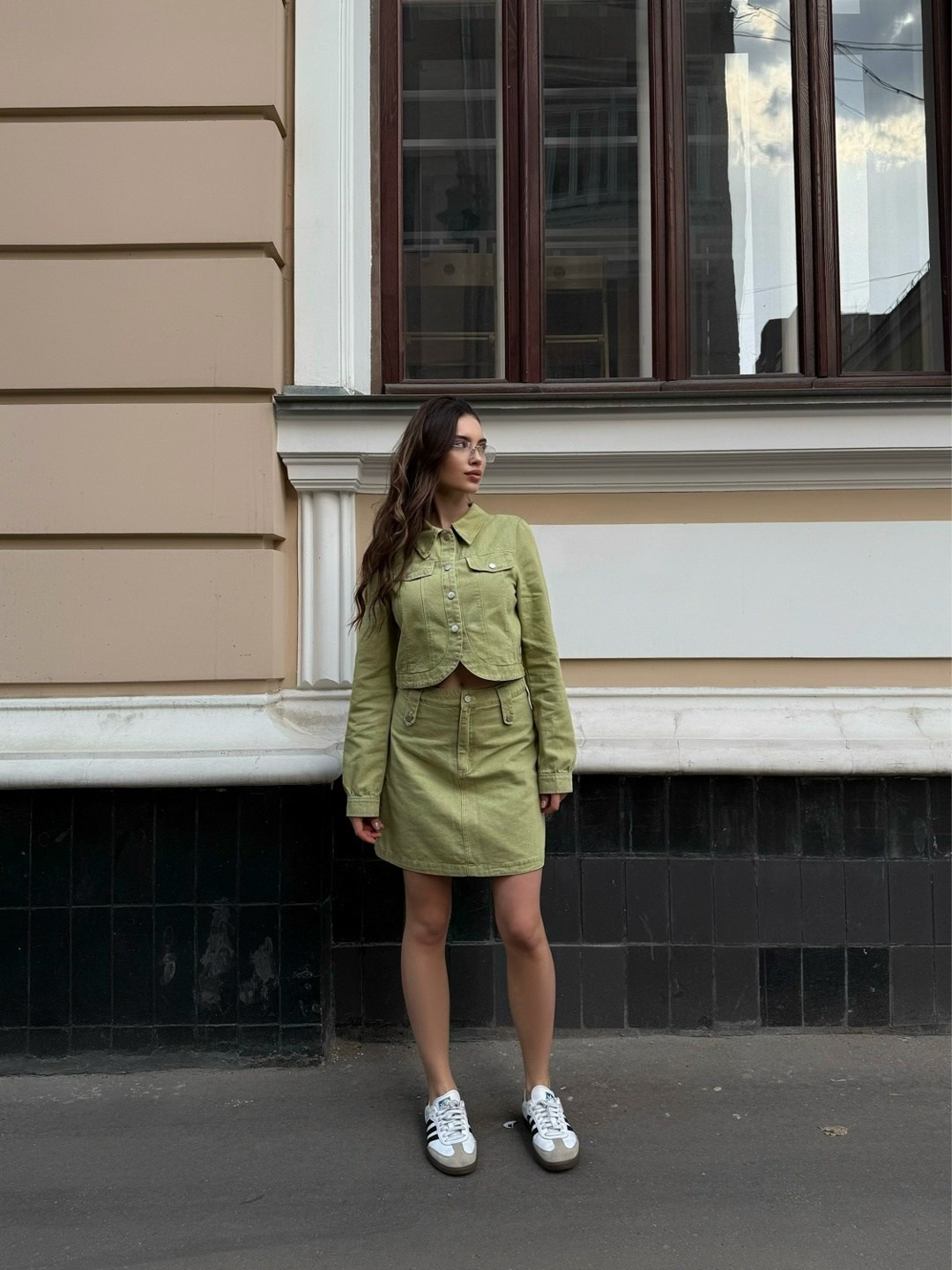 ,женская джинсовая куртка,костюм розовый,джинсовая куртка,одежда стильная