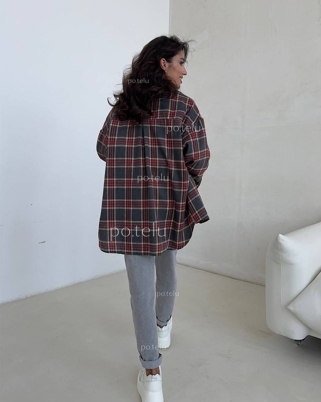 модные джинсы,джинсы широкие,трендовые джинсы,джинсы брюки,стильная рубашка