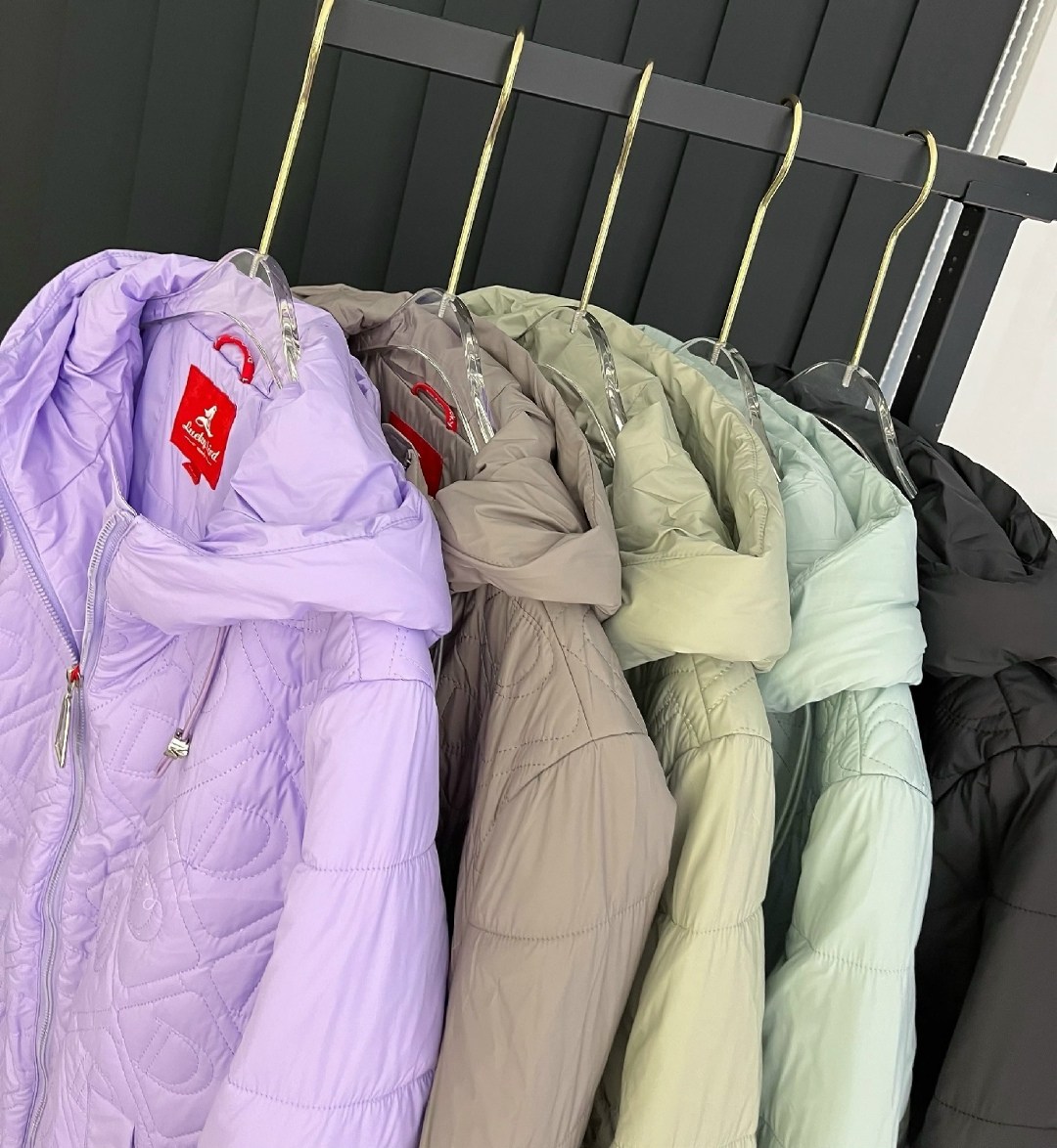 куртка на тонком синтепоне,демисезонная куртка,куртка женская,стильная куртка,куртка бомбер