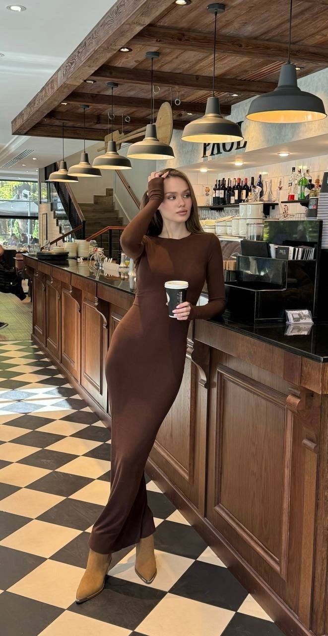 платье,платье приталенное,платье в стиле,платье миди,облегающее платье