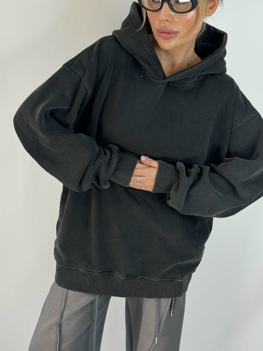 толстовки оверсайз,стиль оверсайз,оверсайз худи,толстовка с капюшоном оверсайз,оверсайз костюм