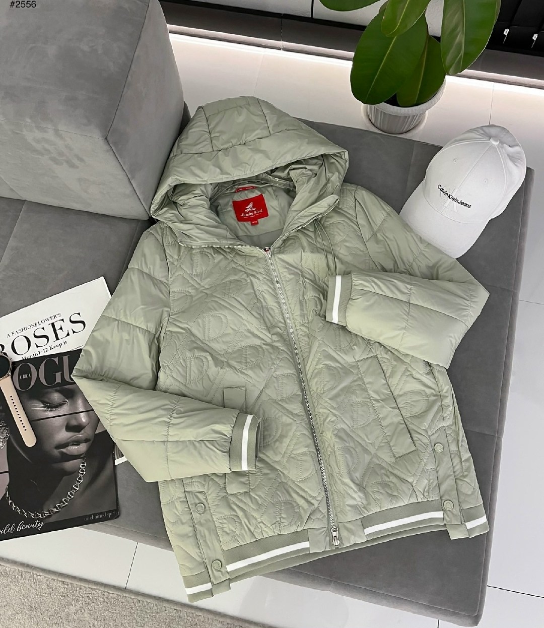 куртка на тонком синтепоне,демисезонная куртка,куртка женская,стильная куртка,куртка бомбер