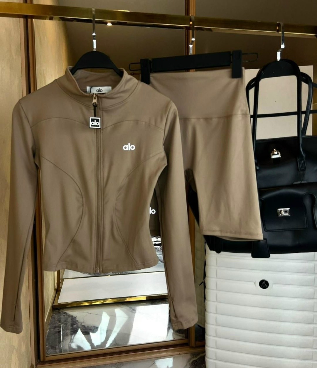 костюм для йоги,комбинезон спортивный,спортивная куртка,одежда для женщин,костюмы женские