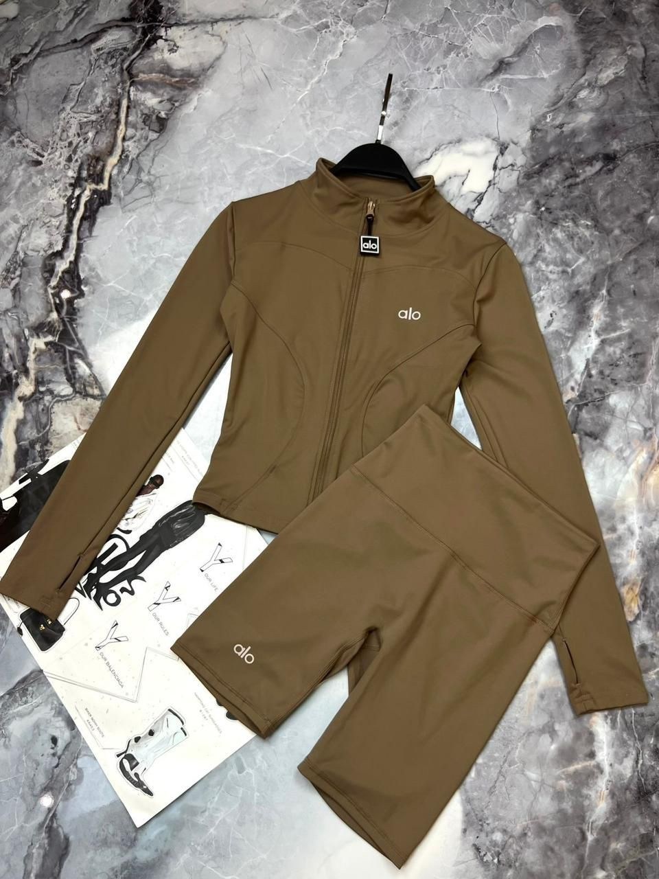 костюм для йоги,комбинезон спортивный,спортивная куртка,одежда для женщин,костюмы женские