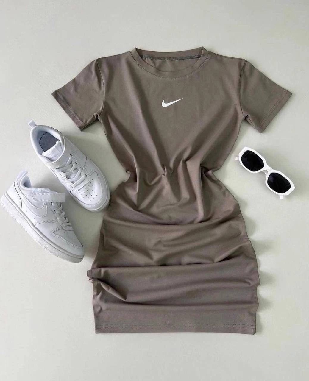 платье в спортивном стиле,спортивное платье,платье найк черное,черное спортивное платье,женские платья nike