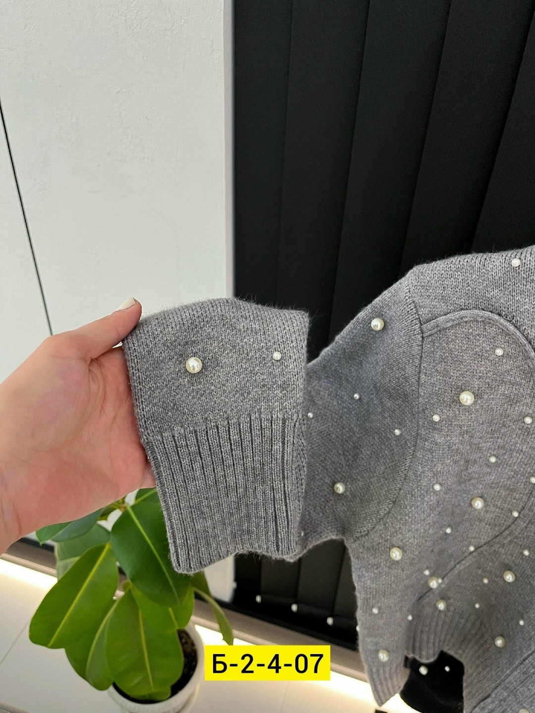 кардиган кофта,кофта со стразами,кофта женская,кофта со стразами женская,джемпер с бусинами