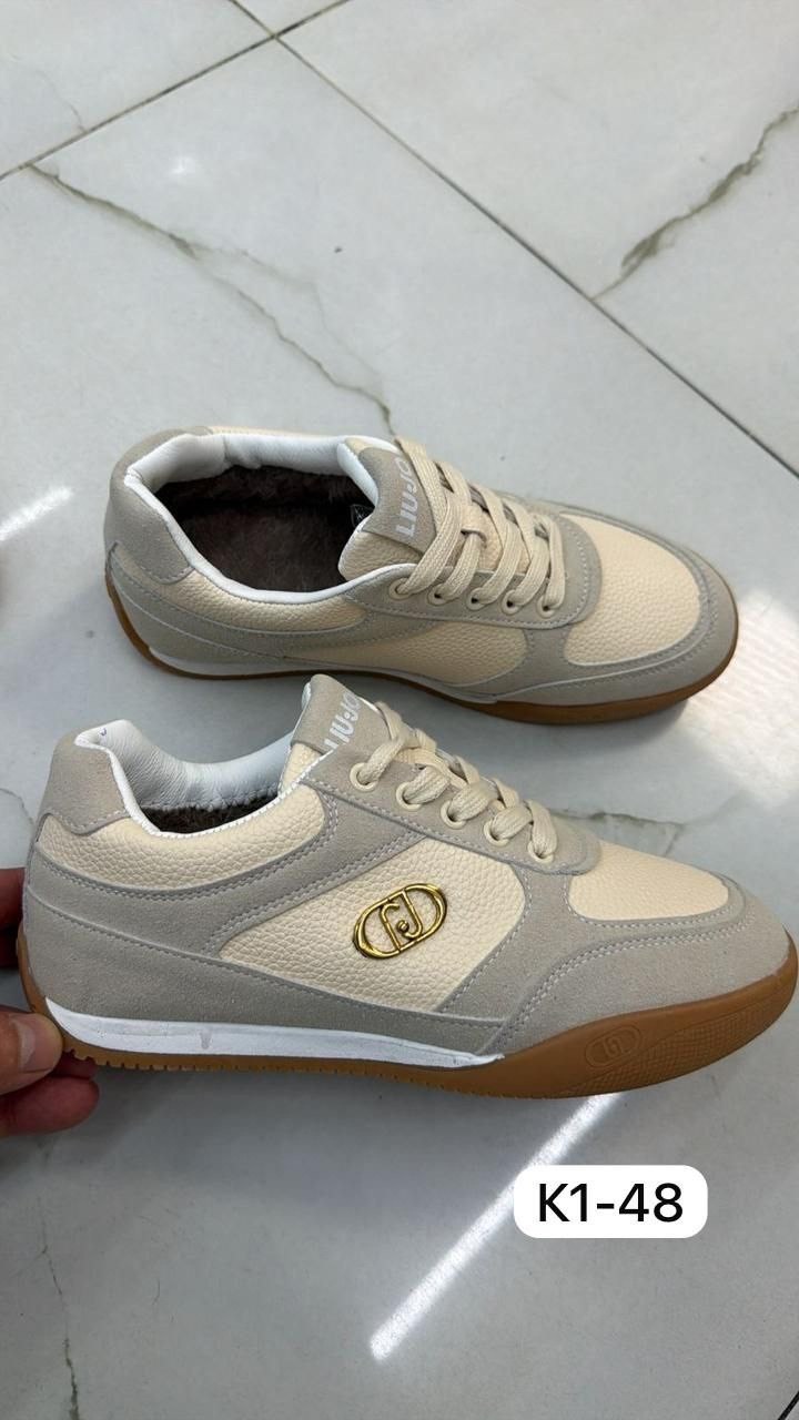 ,женские кроссовки,спортивная , кроссовки,кроссовки брендовые