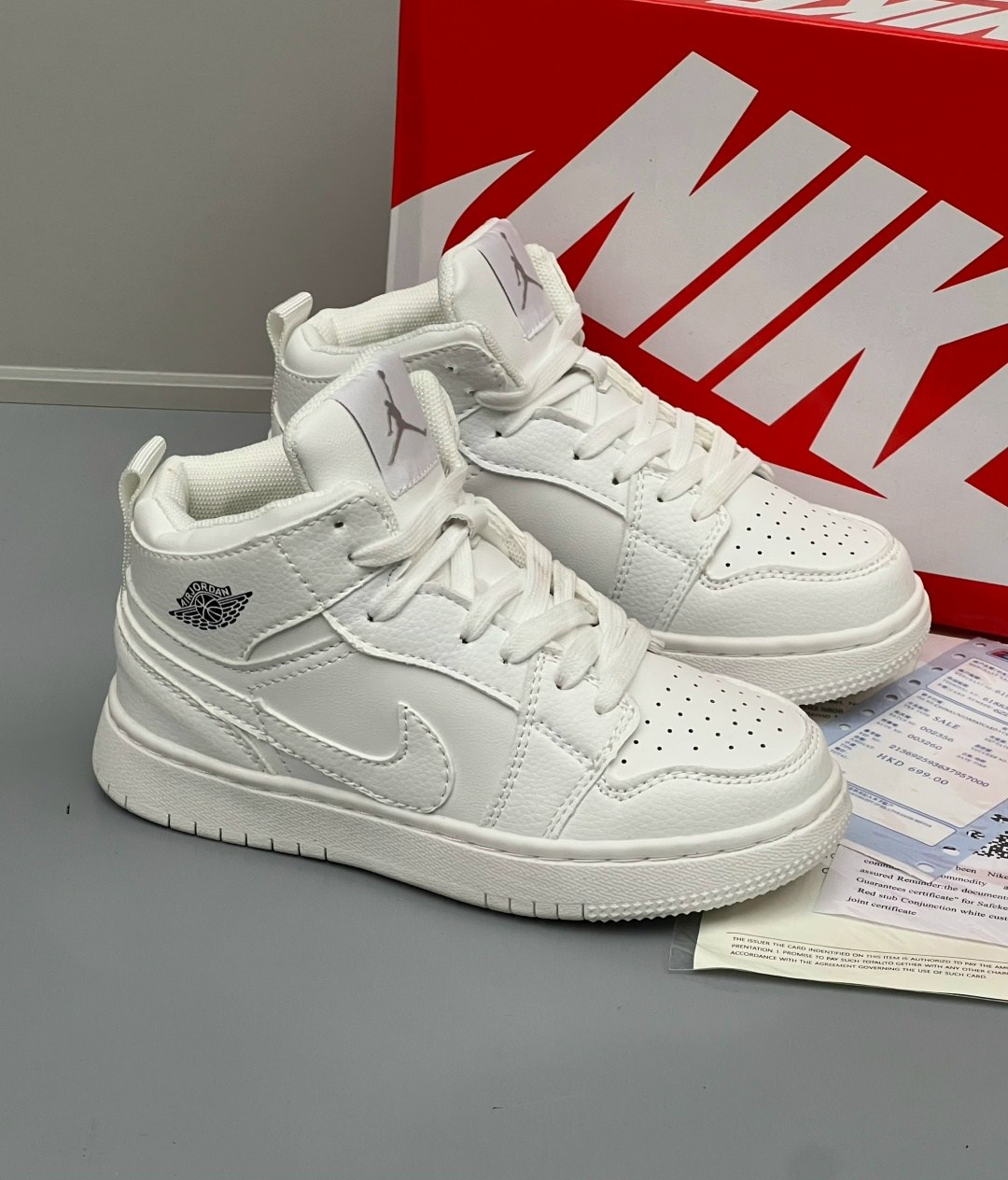 air jordan 1 mid triple white,кроссовки,кроссовки nike air jordan 1 retro high,nike air jordan 1 mid,кроссовки nike air jordan 1 retro