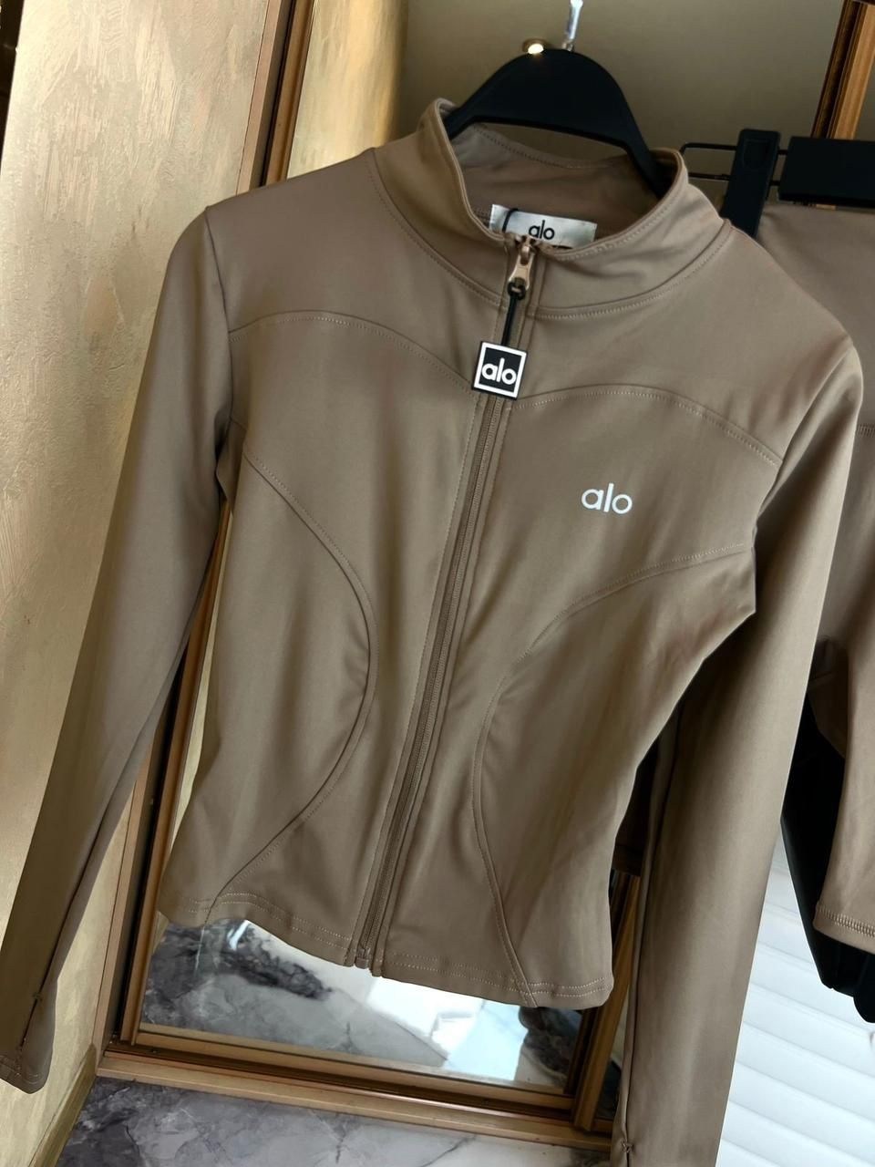 костюм для йоги,комбинезон спортивный,спортивная куртка,одежда для женщин,костюмы женские