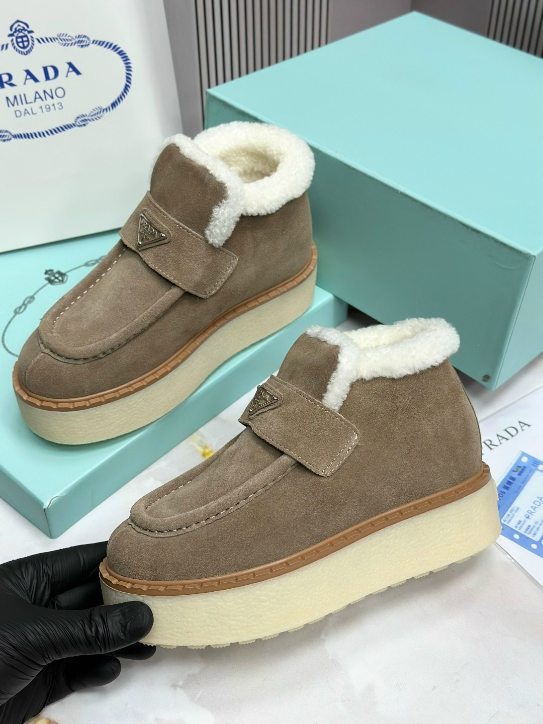 ,лоферы prada,ботинки prada,замшевые ботинки на меху,женская