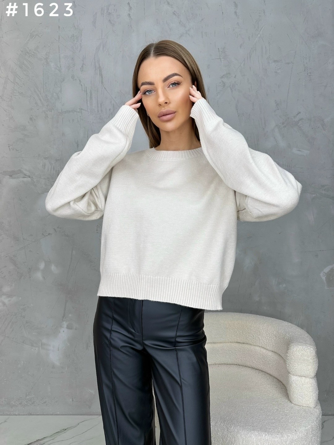 свитер оверсайз укороченный,свитер укороченная,джемпер оверсайз,стильная кофта,кофта голубая