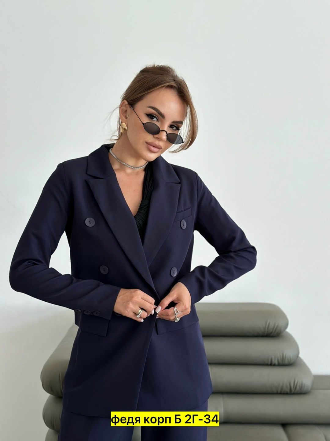 женские костюмы,брючные костюмы женские,женский классический брючный костюм,костюм брючный деловой классический,брючный костюм синий