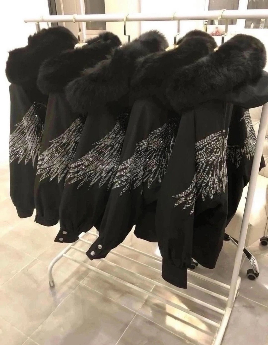 куртка женская,куртка зимняя женская,стильная куртка,куртка бомбер,бомбер с мехом