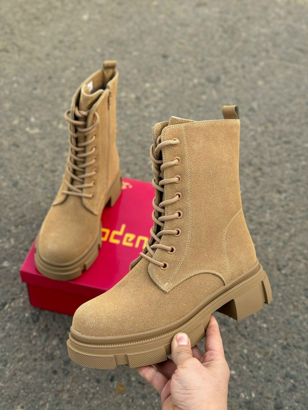 ,ботинки женские,зимняя  женская,модные ботинки,бежевые ботинки