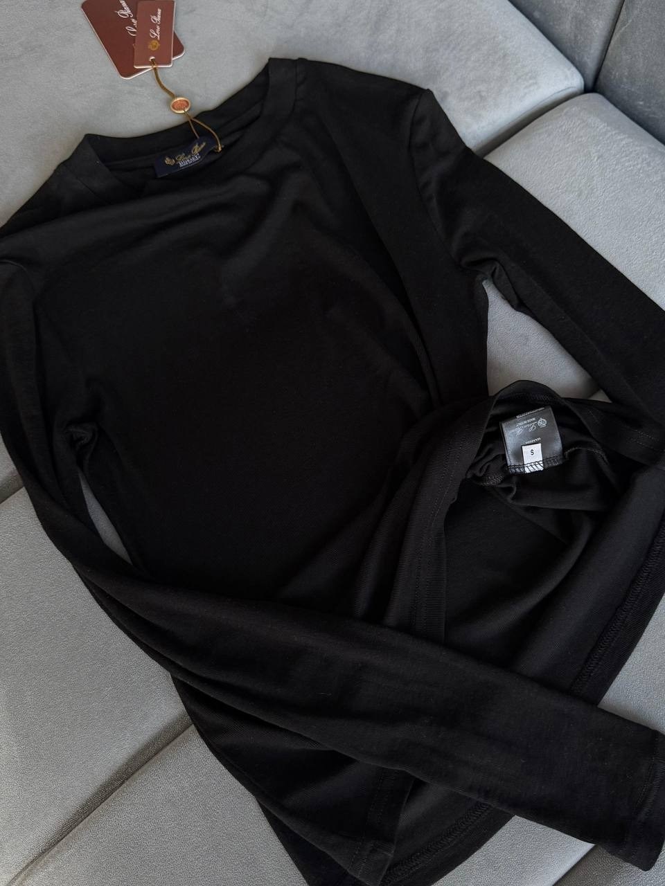 платья мини,стильное платье,платье черное,высокие сапоги,платье