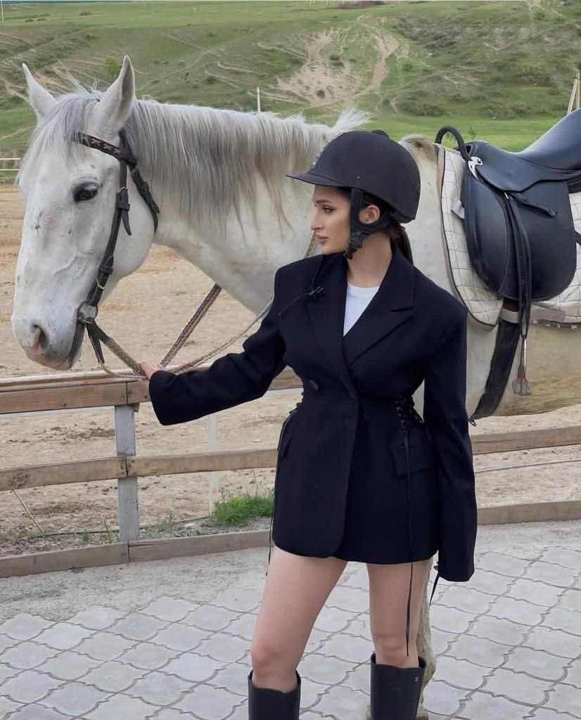 фотосессии с лошадьми,лошадь и девушка,образ для фотосессии с лошадьми,фотосессия с конем,красивая лошадь