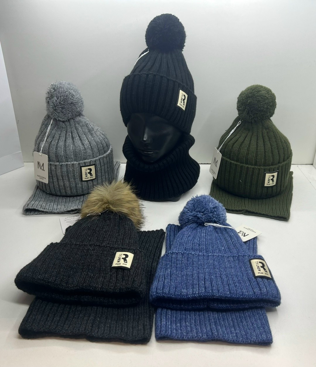 комплект шапки,шапка и снуд,комплект шапка и снуд,шапка для мальчика,помпон на шапке