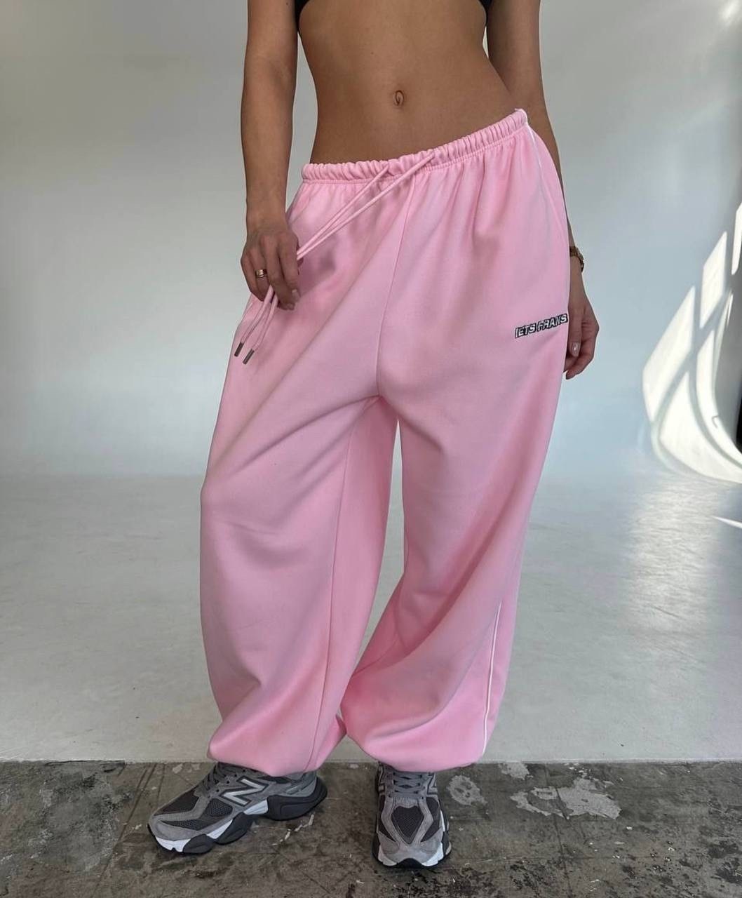 серые спортивные штаны,спортивные штаны,спортивные брюки,брюки спортивные женская,спортивные штаны оверсайз
