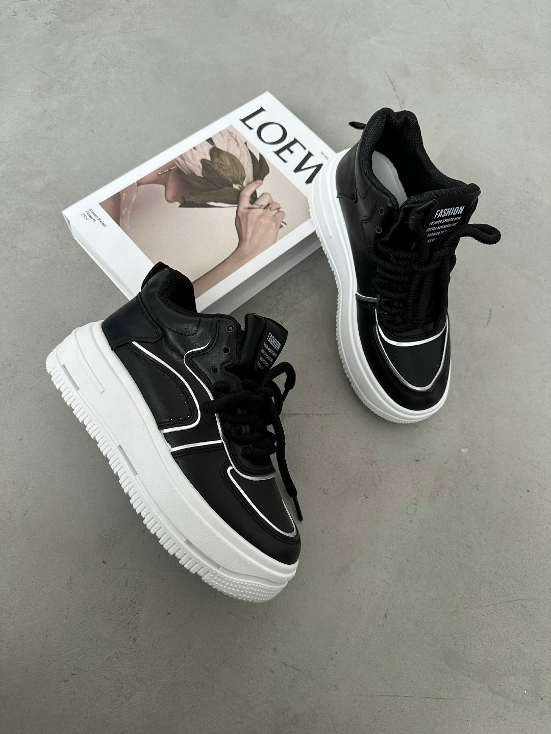 женские кроссовки,,кроссовки модные,повседневные кроссовки,кроссовка