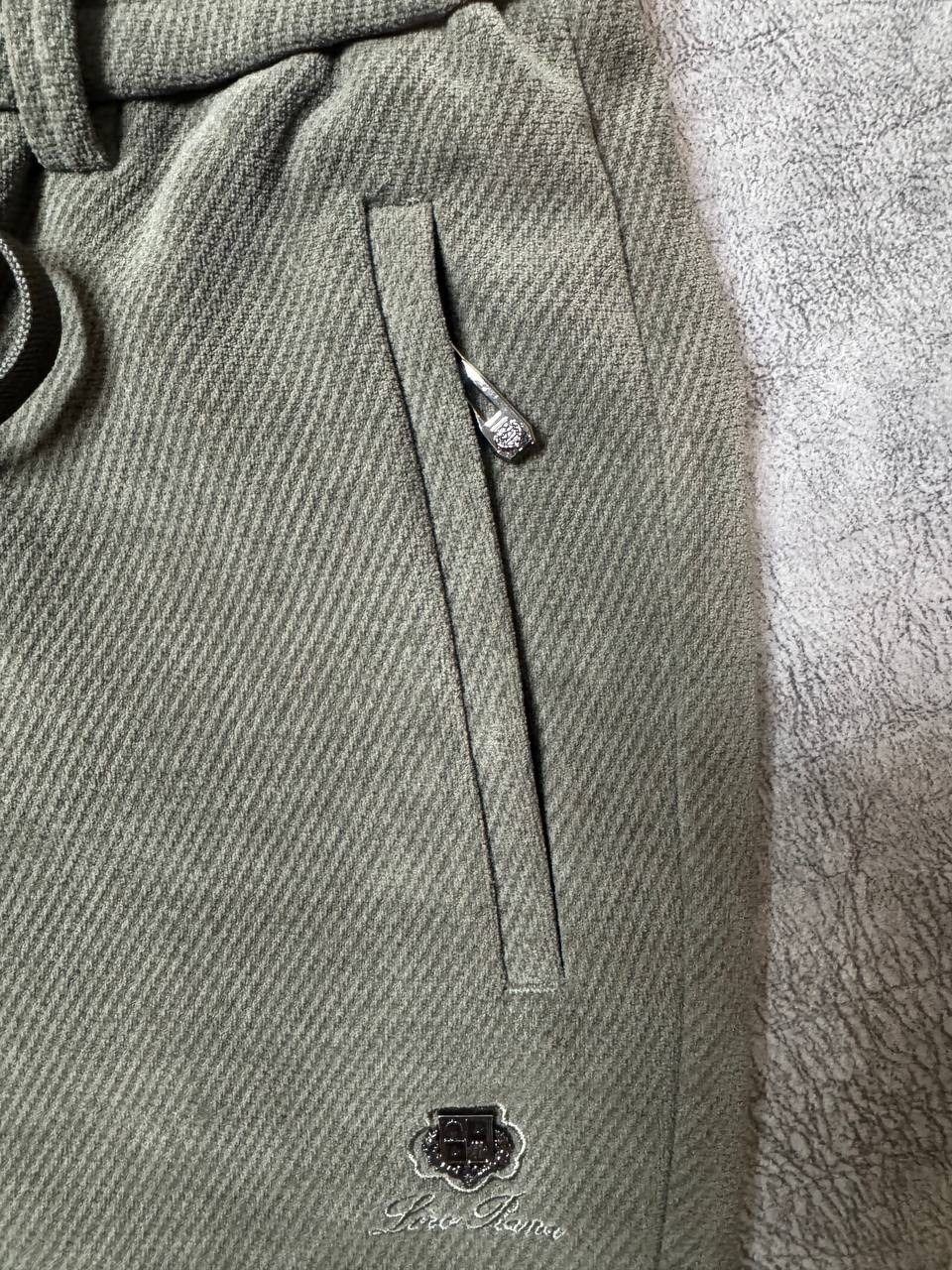 спортивные штаны,серые спортивные штаны,спортивные брюки,мужские штаны,мужские спортивные штаны