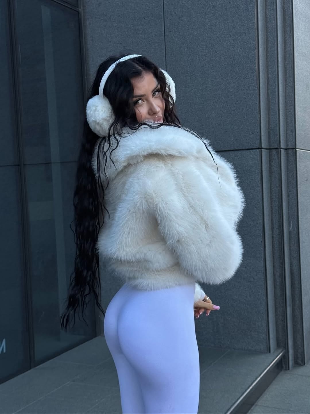 зимние образы,белая шуба,зимний стиль одежды,зимний стиль,шуба стиль