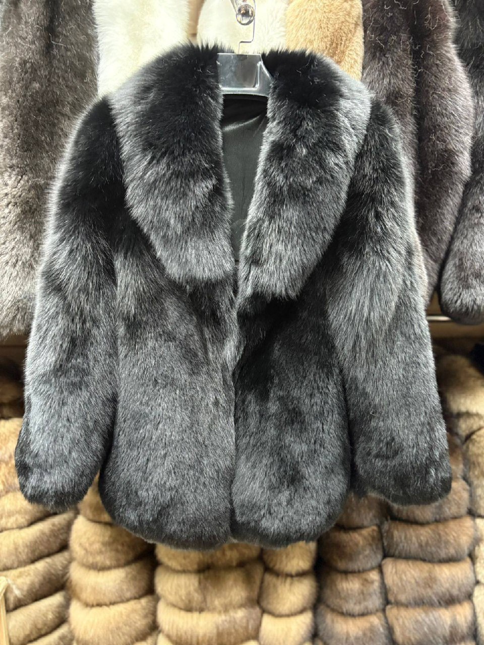 женская шуба из натурального лисьего меха,женская шуба,шуба из натурального меха,меховая куртка,песец шуба