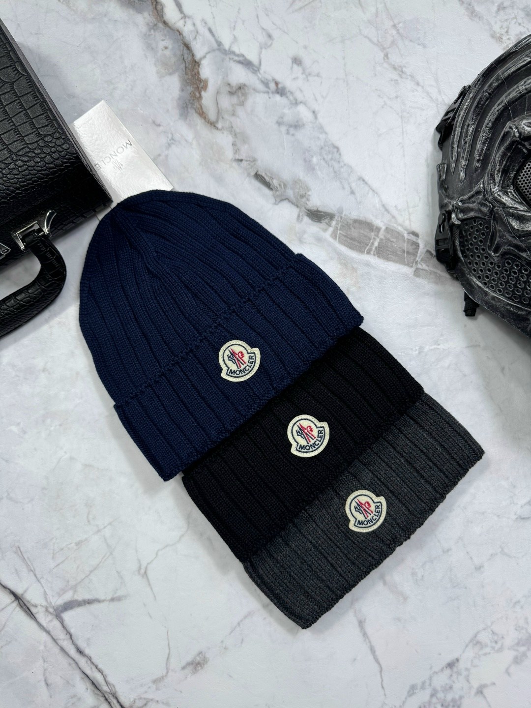 шапка moncler,шапка монклер,шапка из натуральной шерсти с логотипом moncler,шапка moncler мужская,брендовые шапки