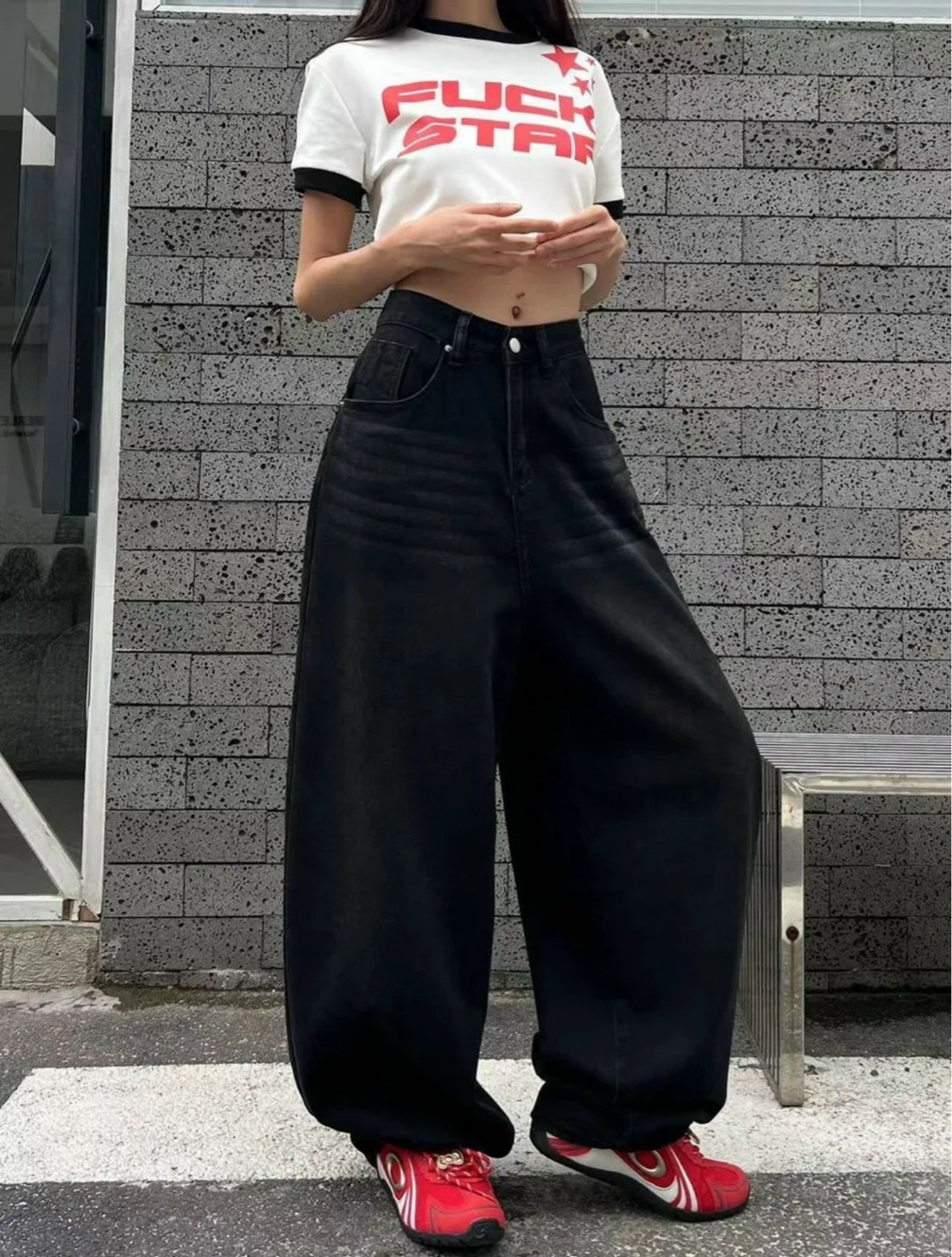 джинсы с широкими штанинами,джинсы женские с широкими штанинами,джинсы широкие,женские широкие джинсы,джинсы с принтом пистолета