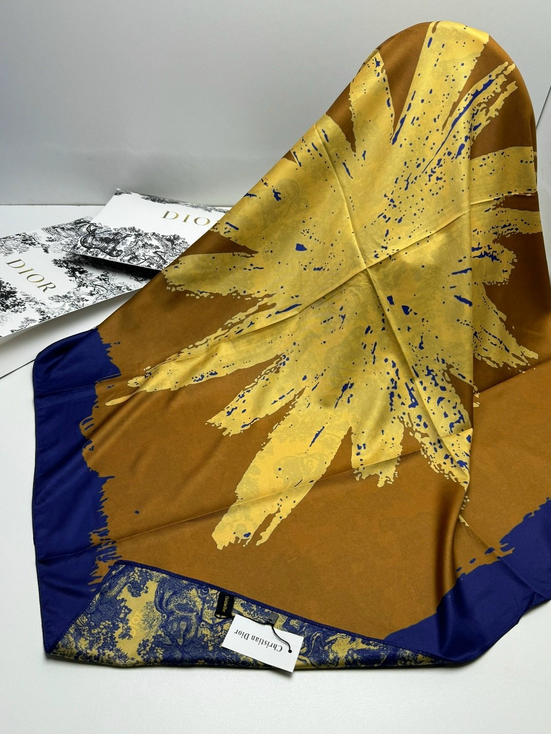 шелковые платки,женский платок,платок dior,платок палантин,шелковый женский платок
