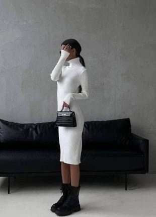 трикотажное платье миди,вязаное платье миди,платье миди с длинными рукавами,платье с высоким воротником,вязаное платье