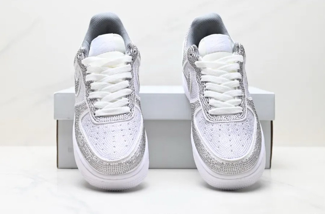 ,кроссовки женскиe,женские модные кроссовки,кроссовки модные,модная спортивная