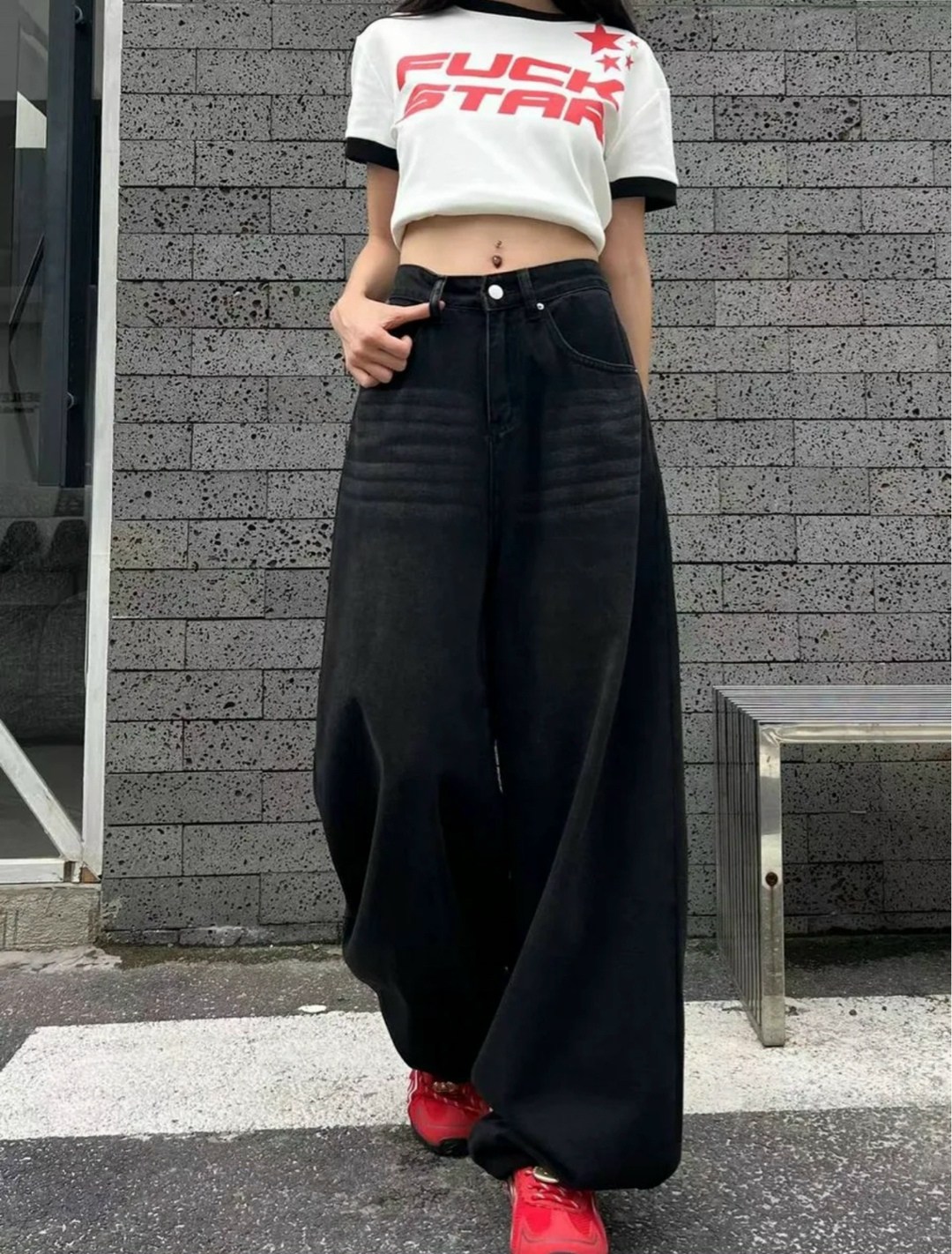 джинсы с широкими штанинами,джинсы женские с широкими штанинами,джинсы широкие,женские широкие джинсы,джинсы с принтом пистолета