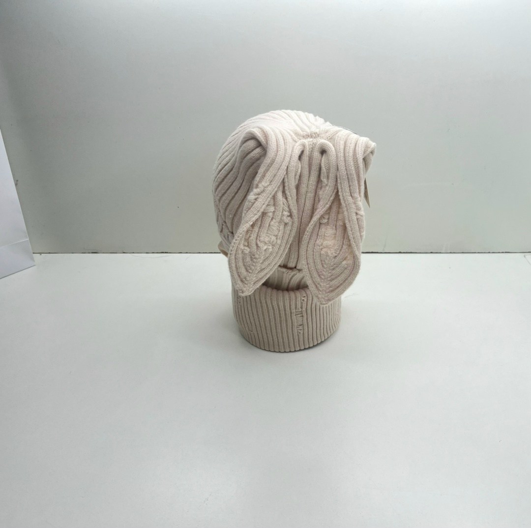 вязаная женская шапка,шапочка,женская шапка,вязаная шапка,бежевая шапка вязаная