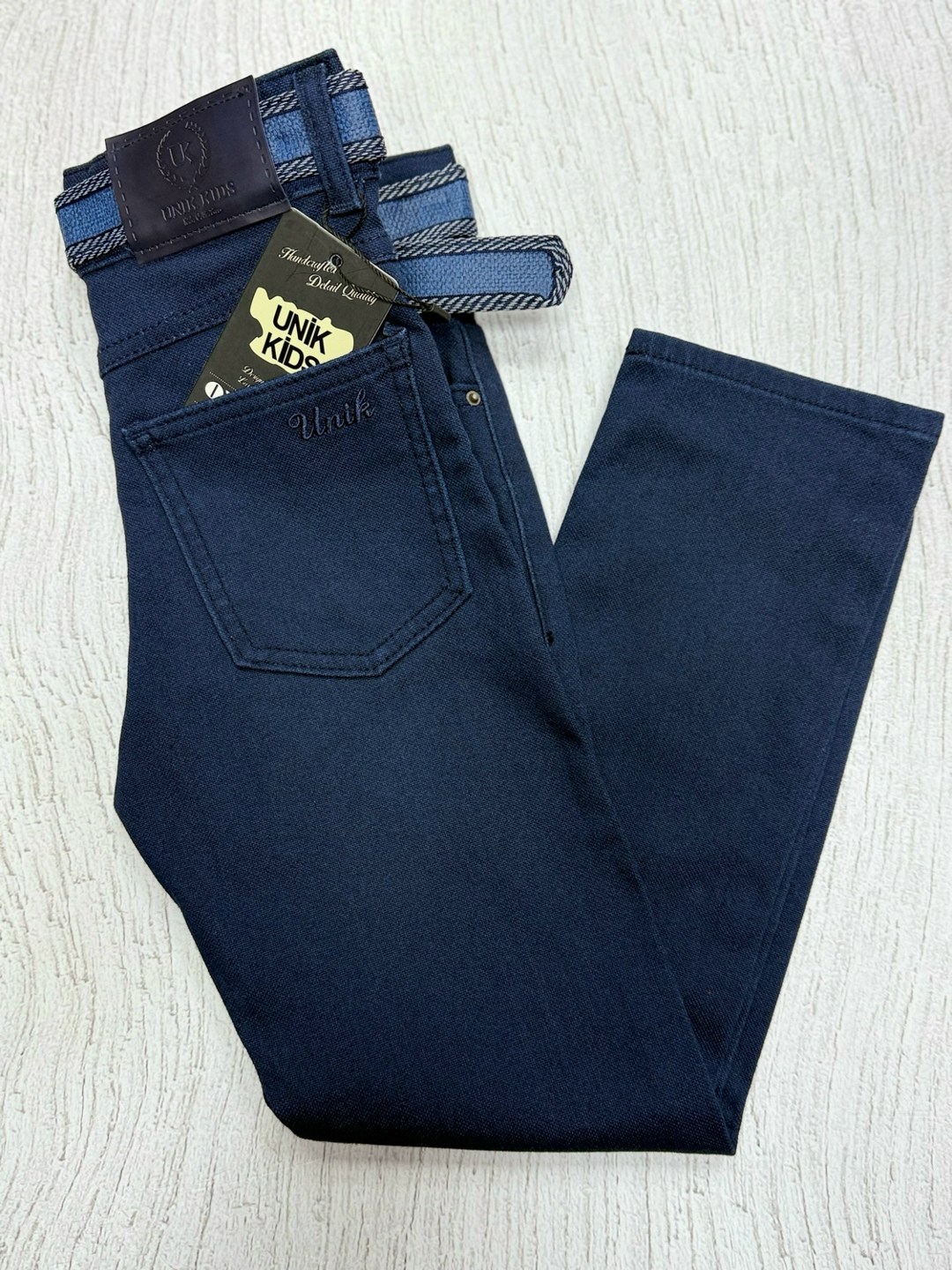 спортивные костюм,темно синие брюки,спортивные штаны,синие спортивные штаны,синий спортивный костюм