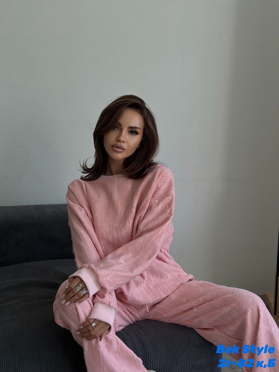 костюм женский,костюм со штанами,костюм с пайетками,брюки с пайетками,костюм со стразами