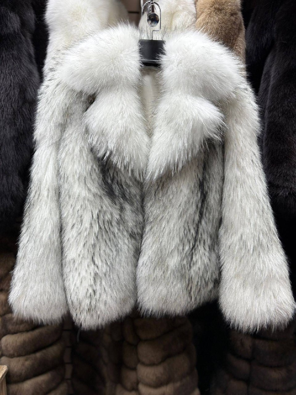 женская шуба,меховая куртка,меховое пальто,женская шуба из натурального лисьего меха,шуба из натурального меха