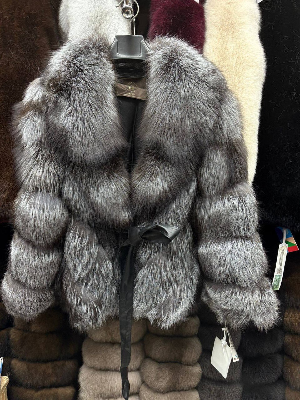 шуба из чернобурки,полушубок из чернобурки,чернобурка шуба,мех чернобурка,шуба из чернобурой лисы